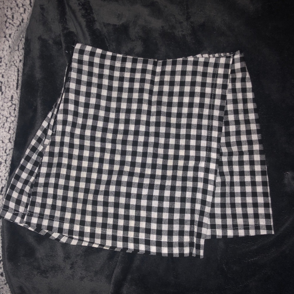 Cute black and white skort